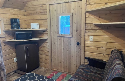 Germfask House | 5 separate living spaces up to 20 ppl Game room, fire pit mins away from Curtis
