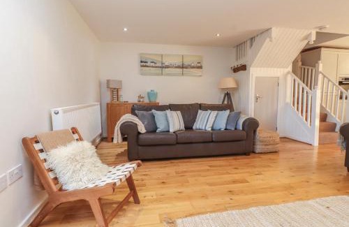 Newborough House | 5 Stad Clynnog