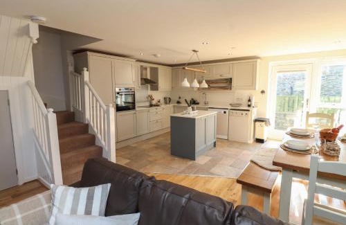 Newborough House | 5 Stad Clynnog