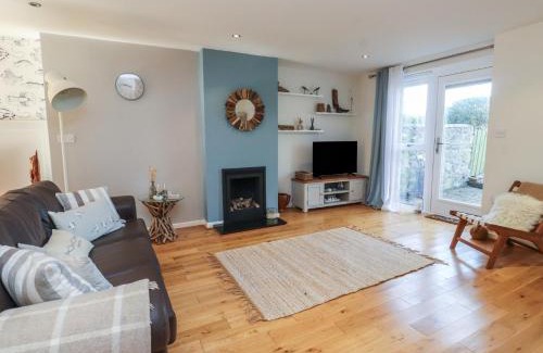 Newborough House | 5 Stad Clynnog