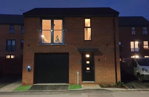 Doncaster House | 5 Star 1 Bed Sleeps 4 Free Parking