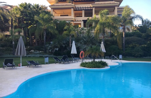 Sotogrande Apartment | 5 star, 3 bedroom 221 m2+70m2 apartment in Valgrande.150 meters from Valderrama