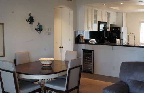 Palm Springs Condo | 5 STAR ACCOMIDATIONS AT A 2 STAR PRICEnDISCOUNT 1000 ON 2 MONTH RENTALS