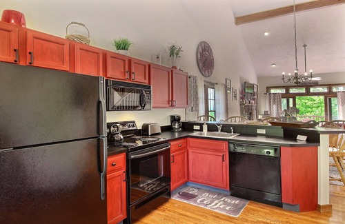 Tannersville House | 5 STAR!AUGUST SPECIAL, 4 Bed/4 Bath/Hot Tub/Full Bsmnt/Game Rm