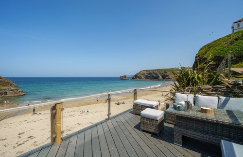 Portreath House | 5 Star Award Winning! Hot Tub & Sea View & Fire Pit & Cinema Den & Beach Access!