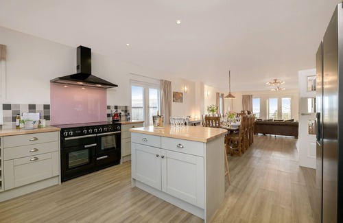 Lauder House | 5 Star Award Winning House - The Capercaillie - sleeps 10 with Hot Tub