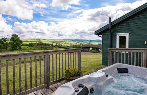 Lauder Ski Chalet | 5 Star Award Winning Lodge - The Ramsay - sleeps 4