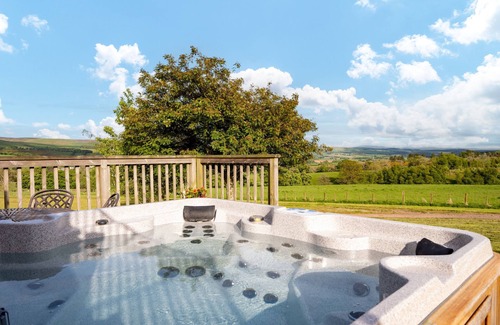 Lauder Ski Chalet | 5 Star Award Winning -The Lamont Your Luxury Getaway with Hot Tub near Edinburgh