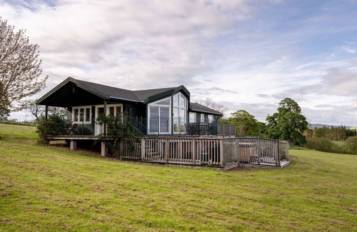 Lauder Ski Chalet | 5 Star Award Winning -The Lamont Your Luxury Getaway with Hot Tub near Edinburgh