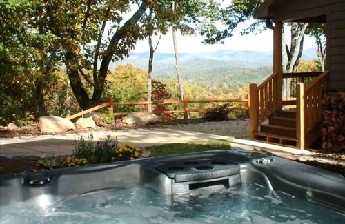 Ellijay Cabin | 5 Star Beauty, Cozy Elegance, Privacy and One Amazing Hot Tub Pavilion