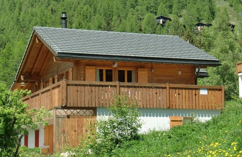Bellwald Ski Chalet | 5 star chalet with stunning views, top location, free Wi-Fi, ski-in-ski-out