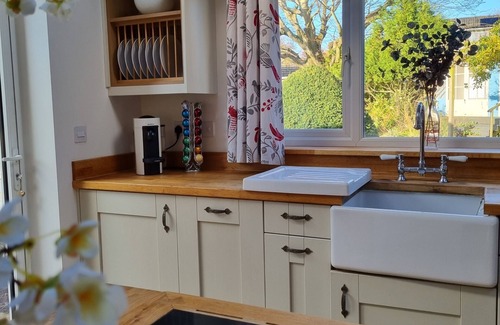 Brighstone House | 5 Star, Cosy, characterful thatch cottage in a designated area of natural beauty