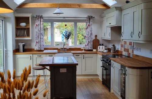 Brighstone House | 5 Star, Cosy, characterful thatch cottage in a designated area of natural beauty