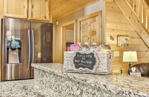 Eagle Mountain Cabin | 5-Star, Dog friendly, fence, hot tub, fire pit, tri-level, screened deck, piano!