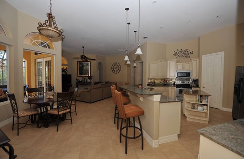 Mariner Villa | 5 Star Exquisite Villa Retreat with Pool on Canal