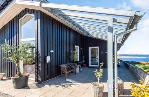 Hjarbæk House | 5 star holiday home in Løgstrup