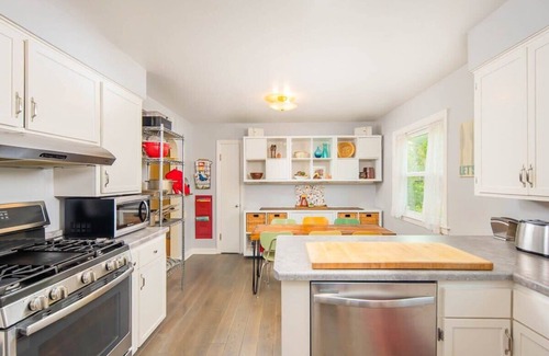 Appleton House | 5 star HOME 4 Bedroom, Chef's Kitchen, Downtown