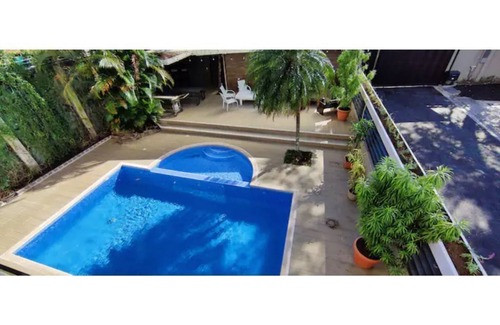 Santa Ana House | 5-star home near the airport