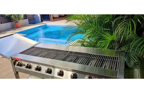 Santa Ana House | 5-star home near the airport