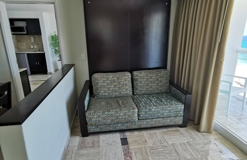 Punta Cancun Hotel | 5 star hotel! By the week only! Friday to Friday. one mo to 12 mo adv. booking.