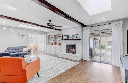 Northwest Dallas House | 5 Star House - Chic Mid-century Modern Luxury Home