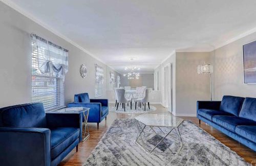 Northwest Dallas House | 5 Star House - Chic Mid-century Modern Luxury Home