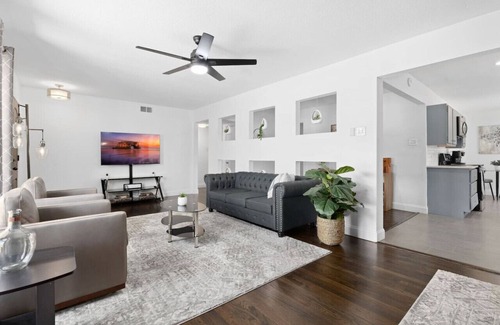 Northwest Dallas House | 5 STAR House - Cozy & Charming Centrally Located