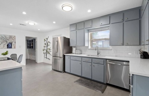 Northwest Dallas House | 5 STAR House - Cozy & Charming Centrally Located
