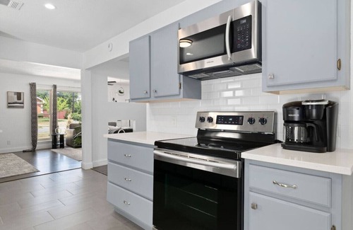 Northwest Dallas House | 5 STAR House - Cozy & Charming Centrally Located