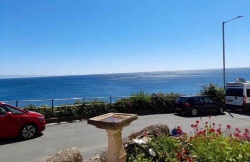 Criccieth House | 5 Star House in Criccieth. Sea Views. 1 minute from beach. Sleeps 8