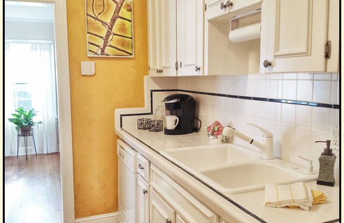 Franklin House | 5 Star listing. Dog Friendly in Downtown Franklin!