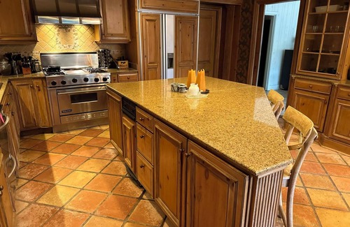 Clarksdale House | 5 Star Living in the BirthPlace of the Blues! Luxury 6 BR, 2 BA w/Pool & Sauna.