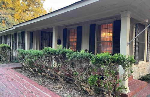 Clarksdale House | 5 Star Living in the BirthPlace of the Blues! Luxury 6 BR, 2 BA w/Pool & Sauna.