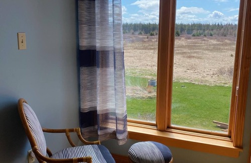 Cable Head East Cottage | 5 Star Log Beach House by the Ocean