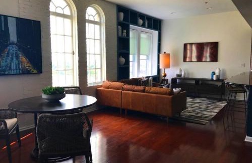 Pleasant Street Apartment | 5-star Luxury Apartment - Atop the Seagle Building