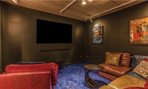 Tickenham House | 5 Star Luxury Woodland Retreat Sleeps 12 Hot tub Sauna