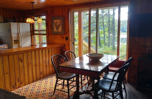 Waterford Cabin | 5 STAR Magical Waterfront Cabin on Papoose Pond! 25 Minutes to Sunday River.