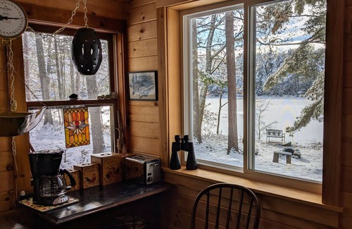 Waterford Cabin | 5 STAR Magical Waterfront Cabin on Papoose Pond! 25 Minutes to Sunday River.