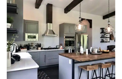 Gig Harbor House | 5 STAR Modern Bungalow in the heart of Downtown
