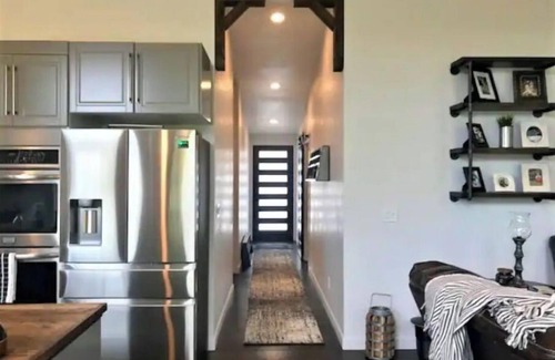 Gig Harbor House | 5 STAR Modern Bungalow in the heart of Downtown