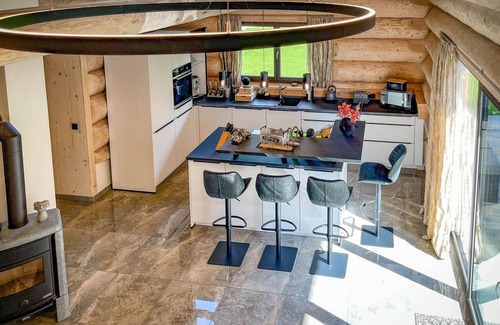 Allenbach Ski Chalet | 5-star nature chalet to the Franz National Park, incl. e-car