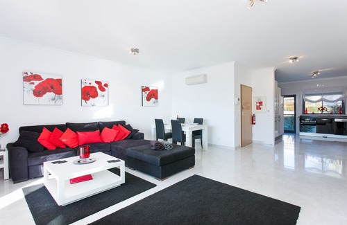 Porto de Mos Apartment | 5* STAR OCEAN VIEW APARTMENT- By the Beach, 2 Pools, Sauna, Jacuzzi Hot tub, Gym