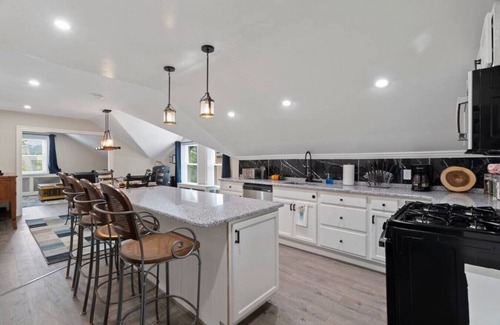 Narberth House | 5 Star Penthouse: King Deck AC Train