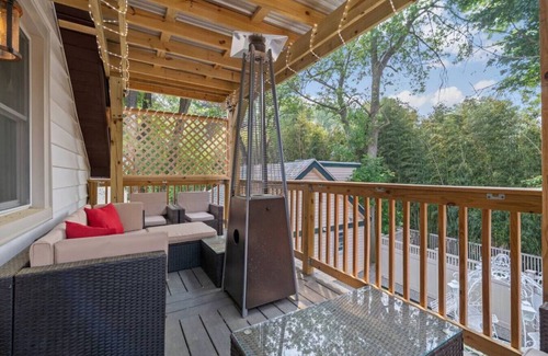 Narberth House | 5 Star Penthouse: King Deck AC Train