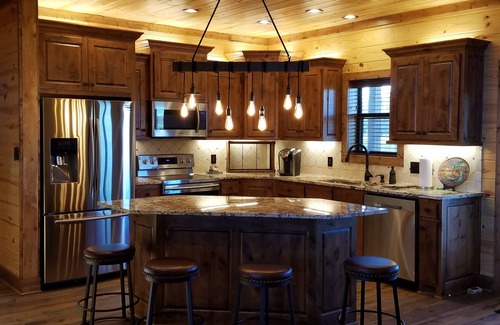 Sulphur Bluff Cabin | 5-Star Private Cabin on 450+ acre gated/high fenced game ranch