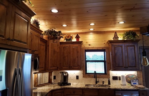 Sulphur Bluff Cabin | 5-Star Private Cabin on 450+ acre gated/high fenced game ranch