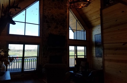 Sulphur Bluff Cabin | 5-Star Private Cabin on 450+ acre gated/high fenced game ranch