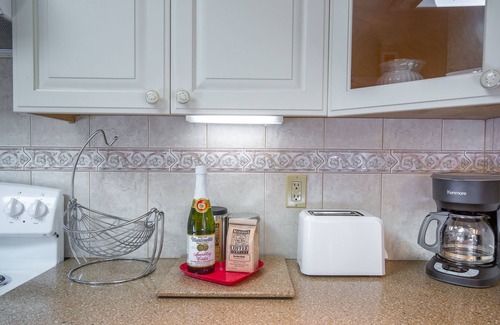 Mariposa House | *****5 star Private & Modern Home Away from Home! LONG TERM RENTERS WELCOMED!