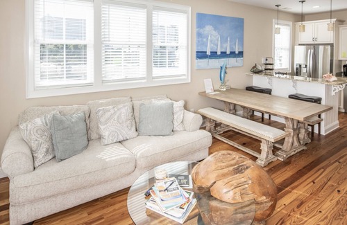 Atlantic Beach House | 5 Star Reviews 3 Bedroom Luxury House w/Pool, Steps from Beach, Sleeps 7, Shops