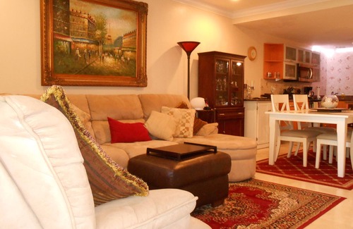 Bell Channel Bay House | 5* Star, Spacious and Clean with Pool, Waterfront Villa Close to All Amenities